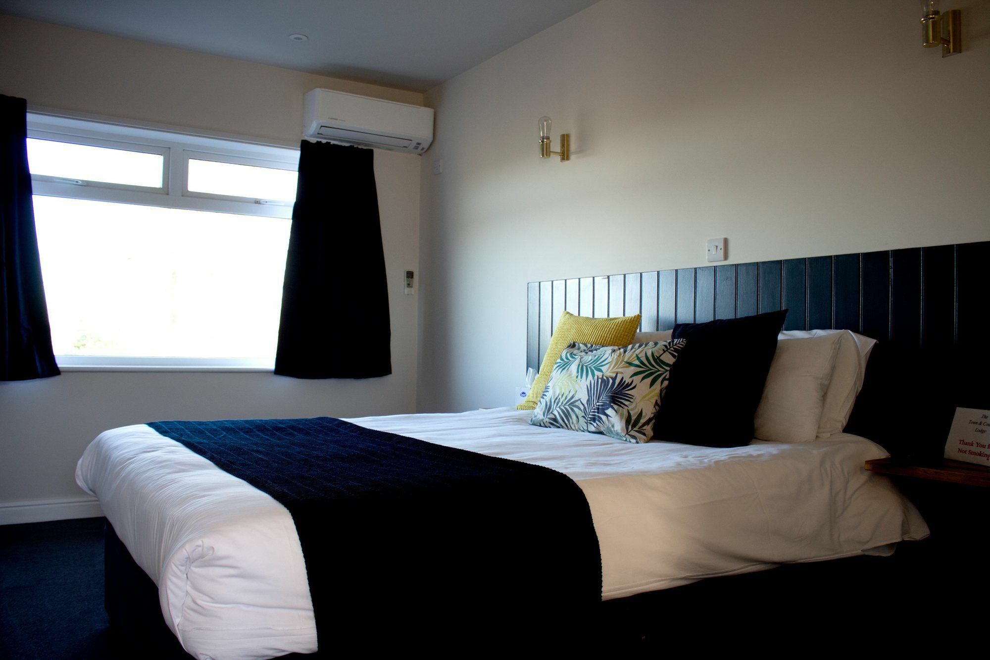 The Town & Country Lodge Dundry Exterior photo